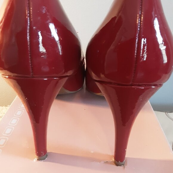 BANDOLINO  RED PUMP - Picture 7 of 9